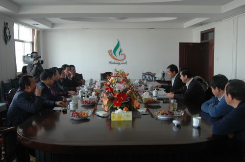 瓜州縣、金塔縣領(lǐng)導(dǎo)來(lái)公司慰問(wèn)